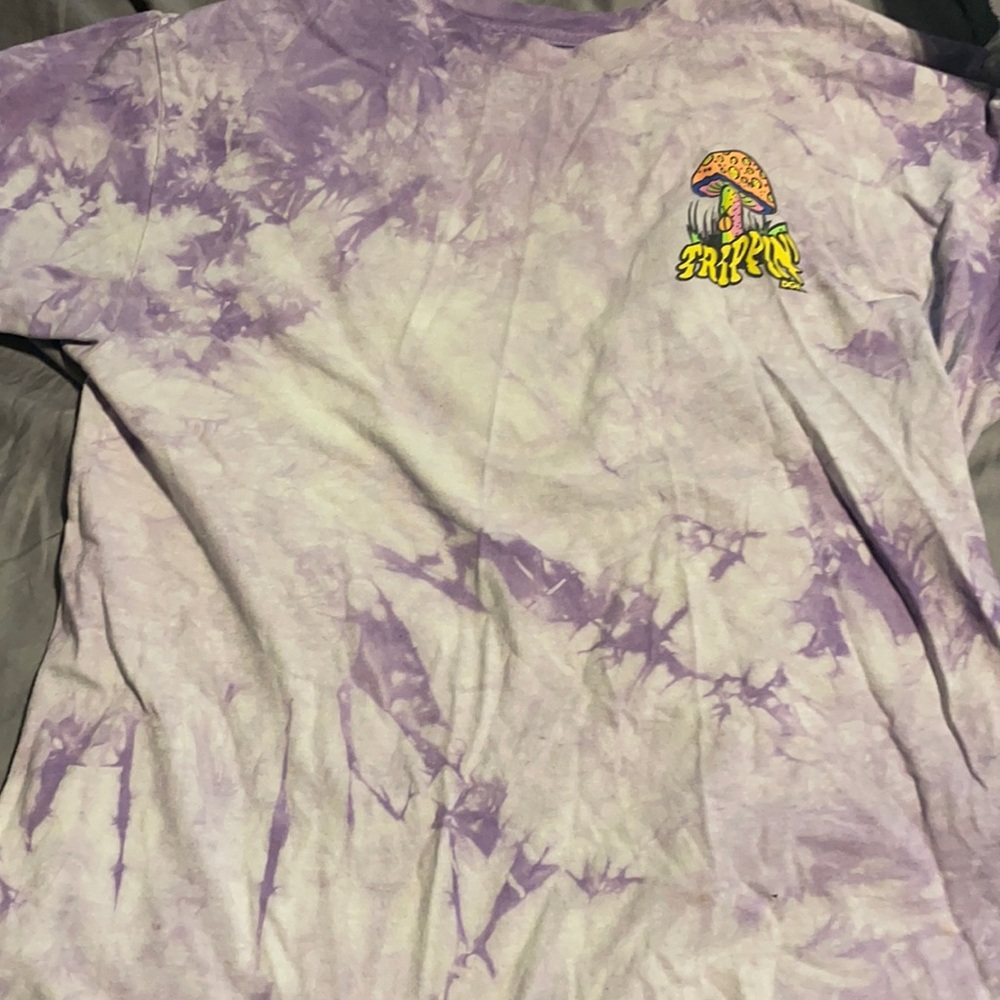 DGK trippy tee shirt